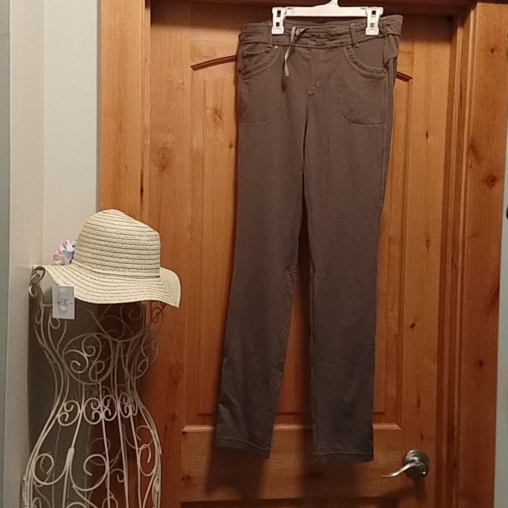 Kuhl 12 short pull on pants khaki